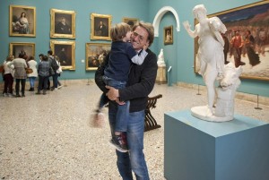 Foto di Paola di Bello: Il museo è anche un momento d'affetto tra padre e figlio