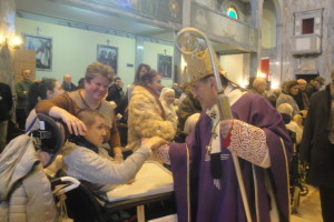Monsignor Delpini saluta gli ospiti dell'Istituto