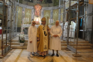 Foto ricordo con l'Arcivescovo Mons. M. Delpini.